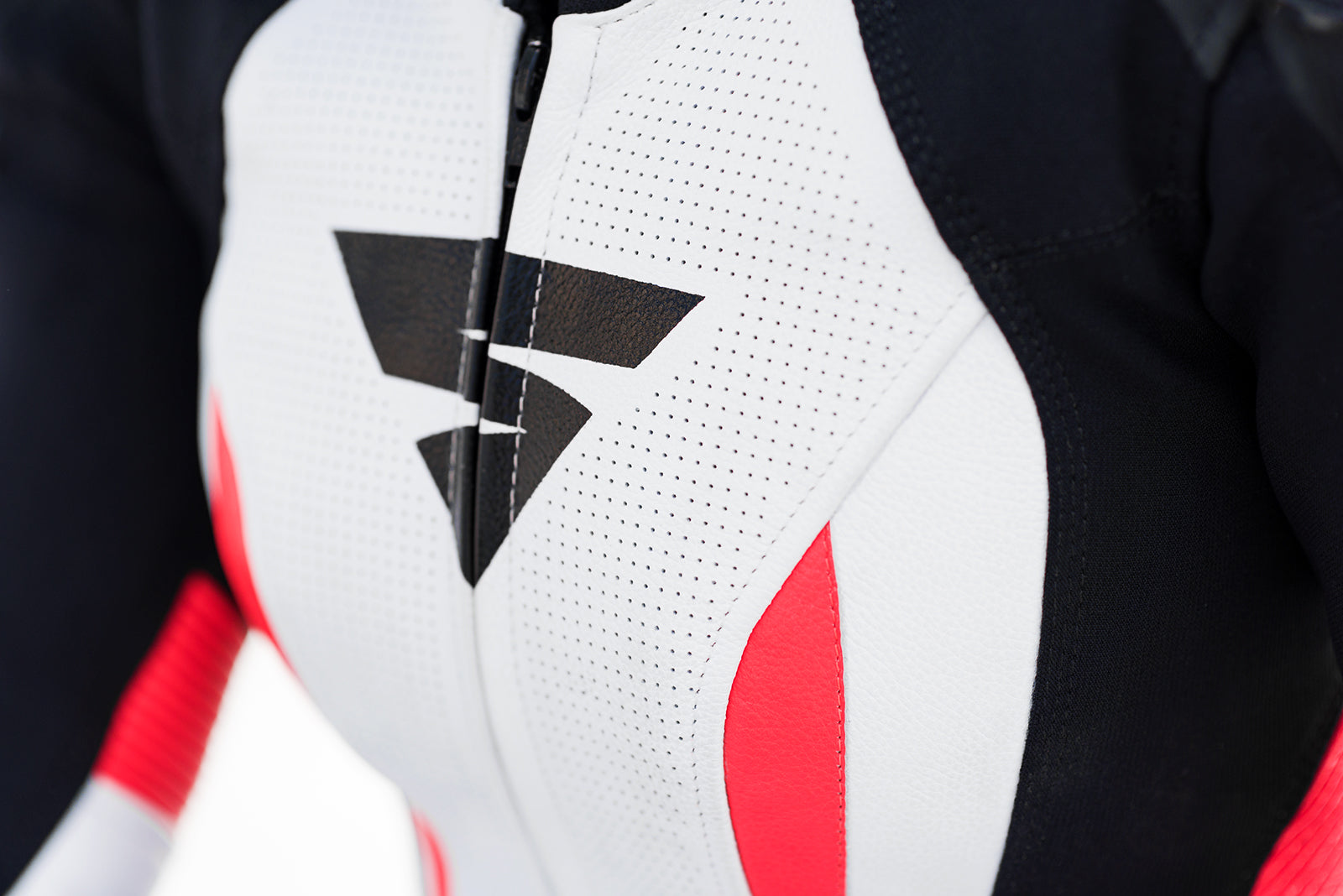 A close up of woman&#39;s chest wearing Women&#39;s racing suit MIURA RS in black, white and fluo from Shima 