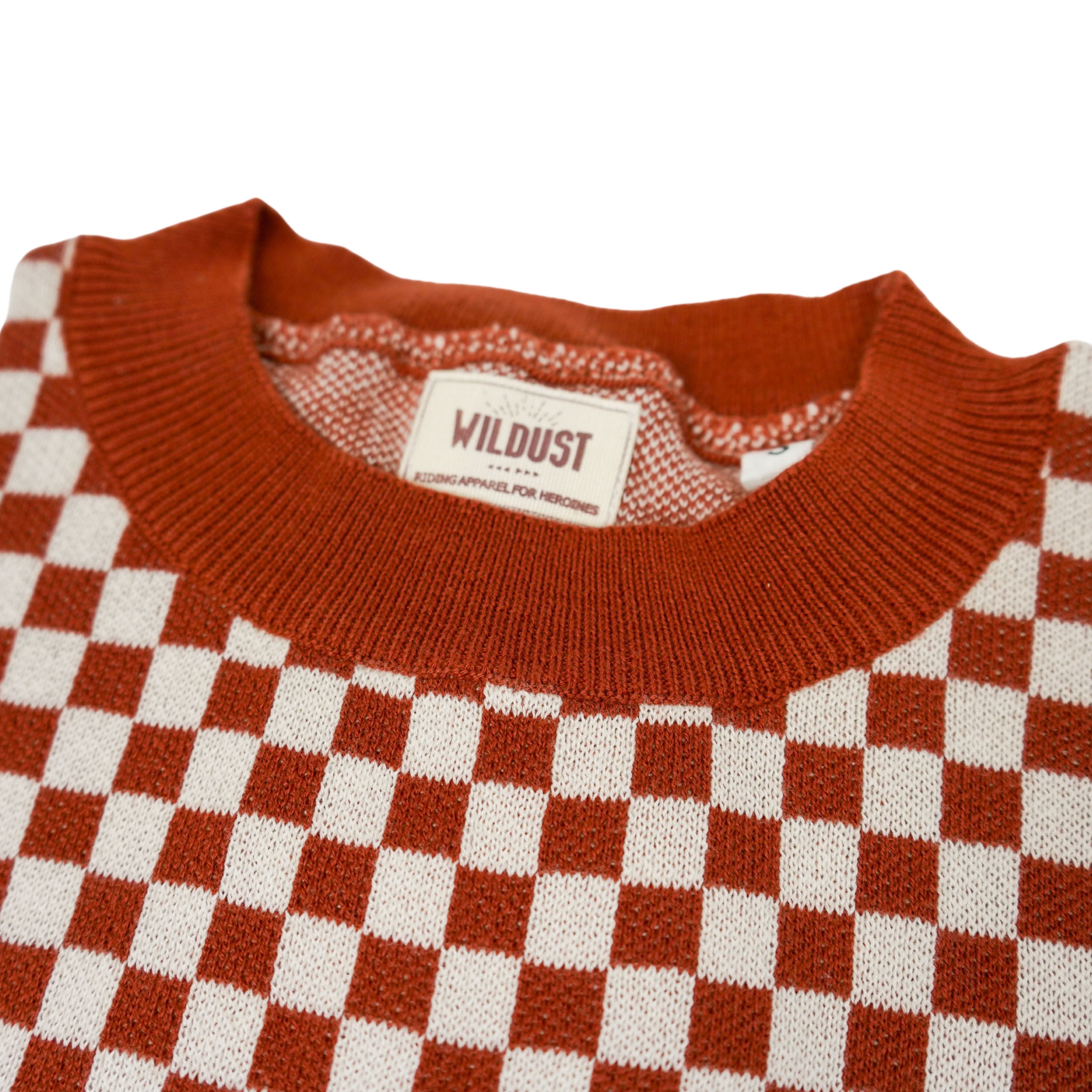 a collar of a knitted red and white jumper with chessboard motives from Wildust