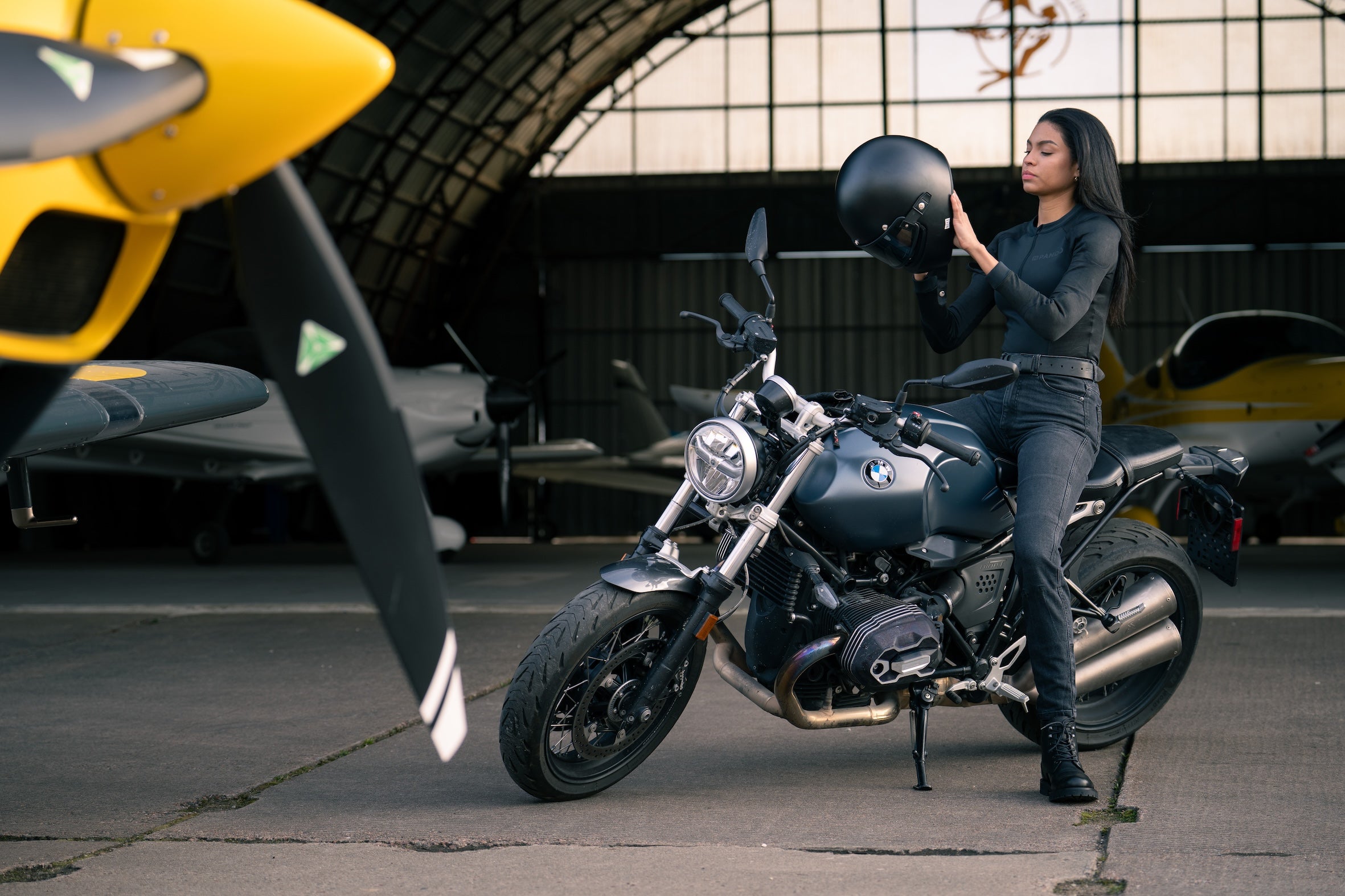 SHELL WW BLACK 02 – Pansrede Motorcykel Baselayer / Body til kvinder