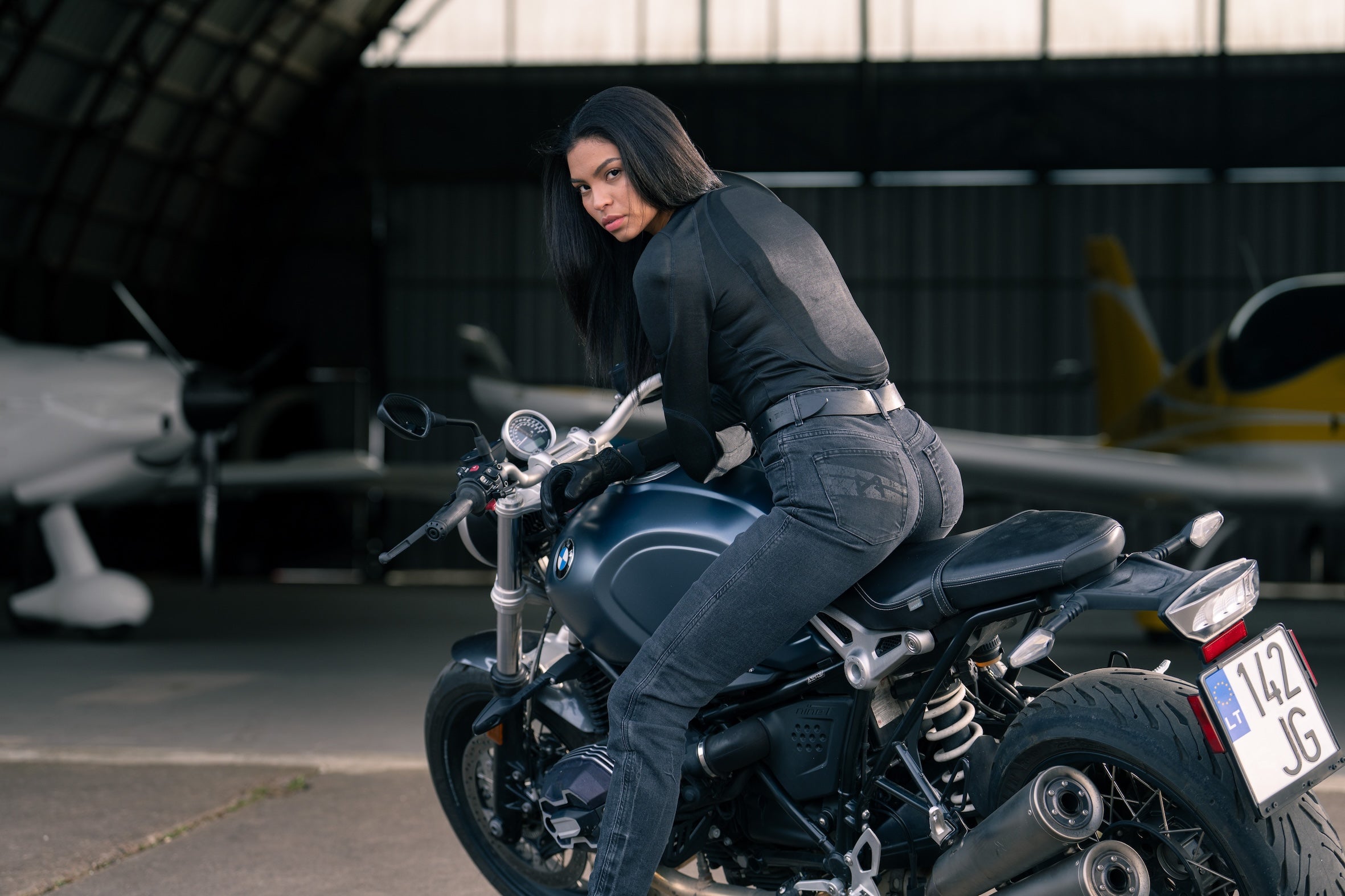 SHELL WW BLACK 02 – Pansrede Motorcykel Baselayer / Body til kvinder