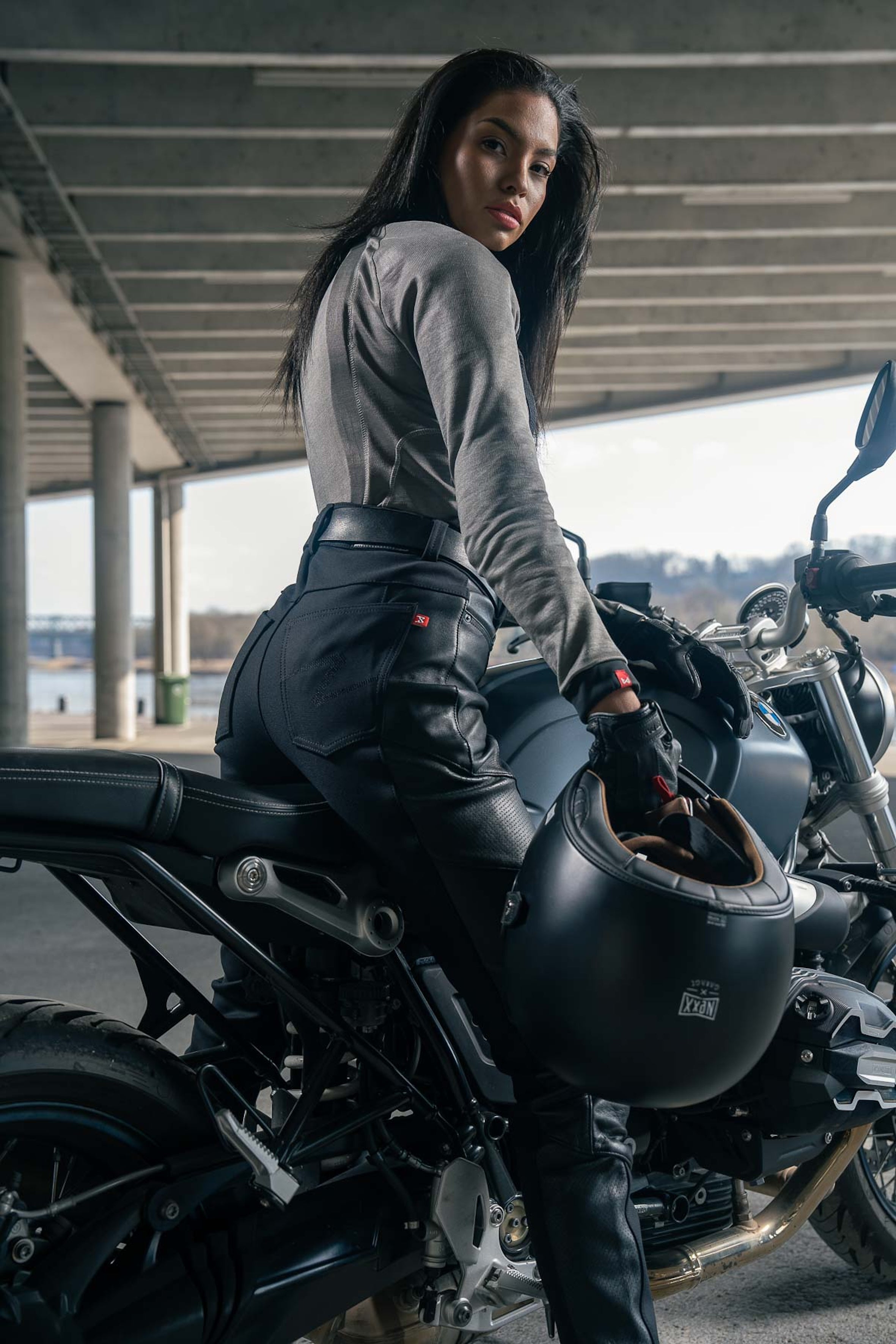 SHELL WW BLACK 02 – Pansrede Motorcykel Baselayer / Body til kvinder