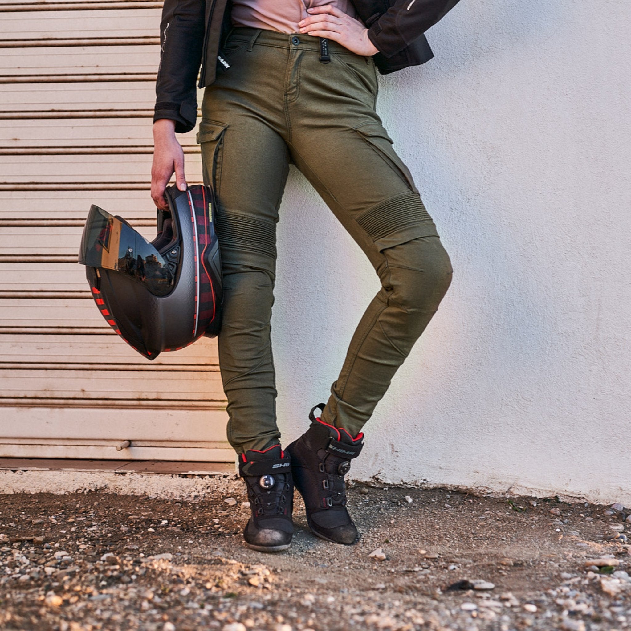 Woman legs wearing Khaki green women's motorcycle cargo pants GIRO from shima