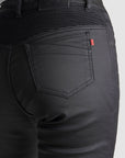 The bottom of a woman wearing women's black motorcycle jeans Lorica Kevlar from Pando Moto