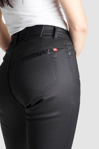 a woman's bottom wearing black women's motorcykle kelvar jeans Kusari Kev 02 from Pando Moto 