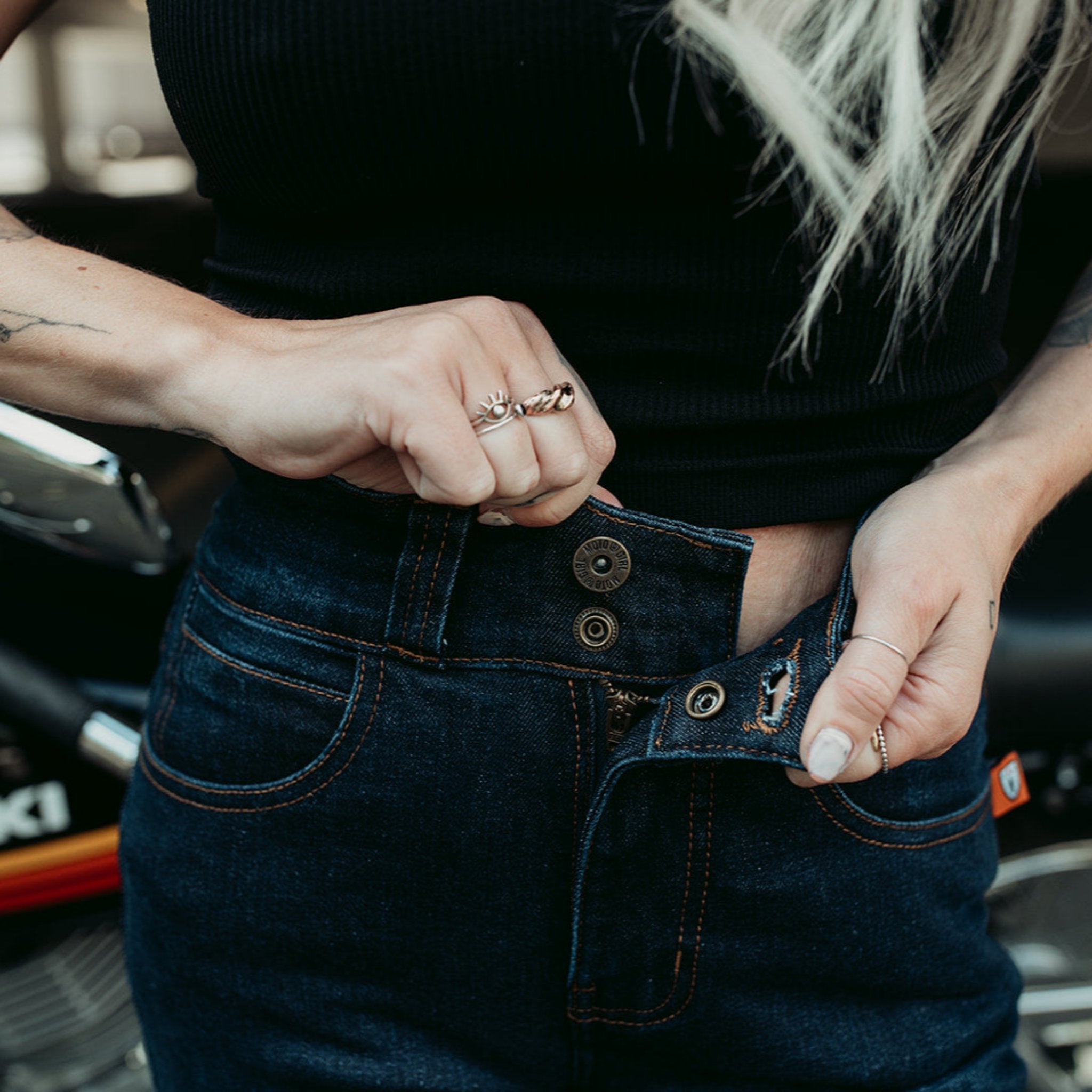 Closure of blue lady motorcycle jeans from Moto Girl