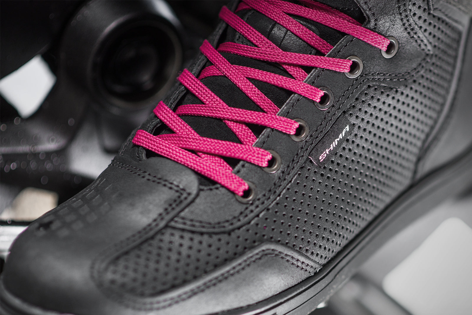 Rebel waterproof motorcycle sneakers with pink laces from Shima close up