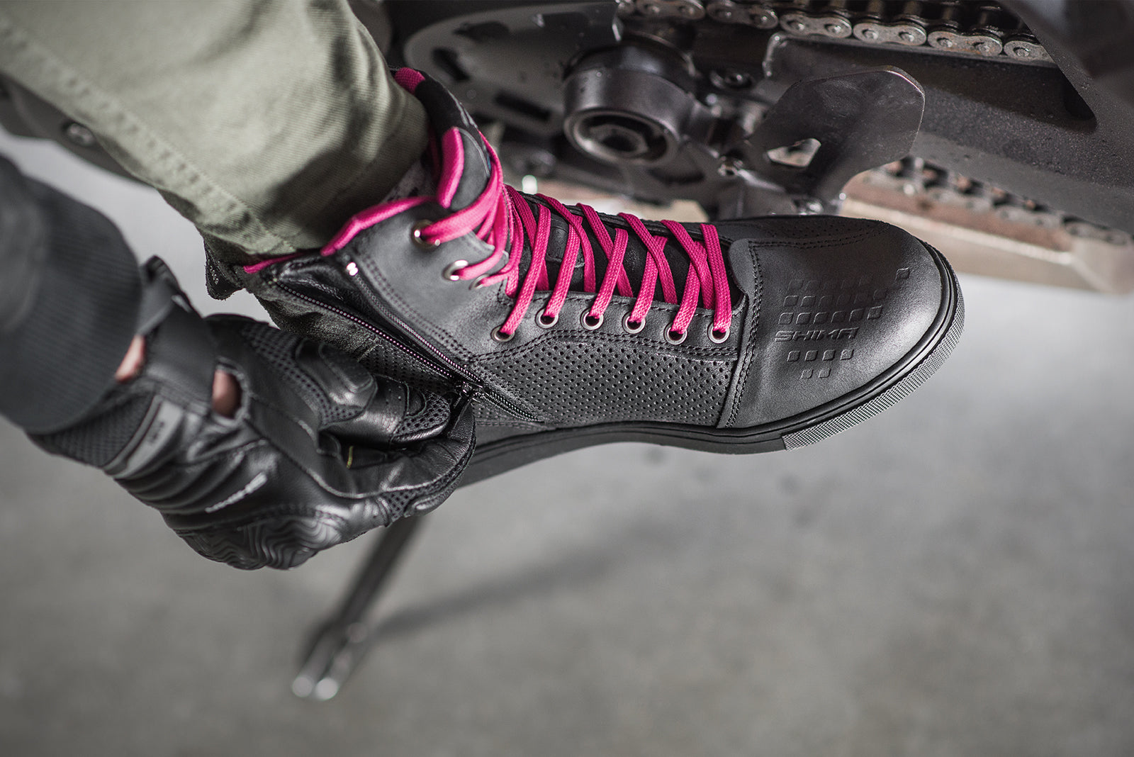 Rebel waterproof motorcycle sneakers with pink laces from Shima being zipped